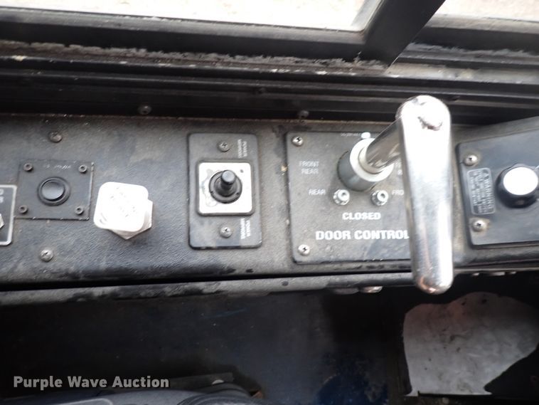 image for item DJ5627 2006 Gillig Phantom C29D096N4  transit bus