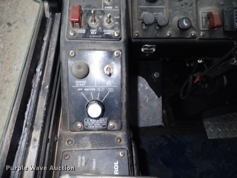 image for item DJ5627 2006 Gillig Phantom C29D096N4  transit bus