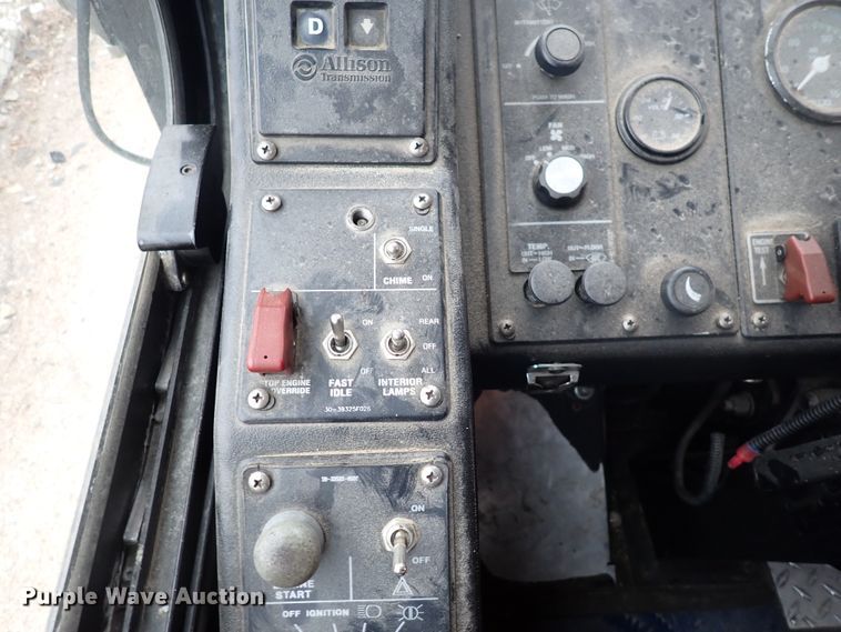 image for item DJ5627 2006 Gillig Phantom C29D096N4  transit bus