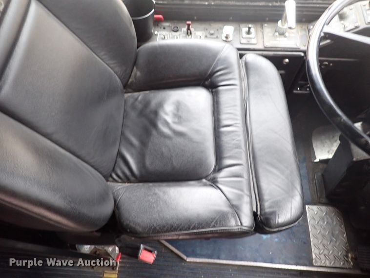 image for item DJ5627 2006 Gillig Phantom C29D096N4  transit bus