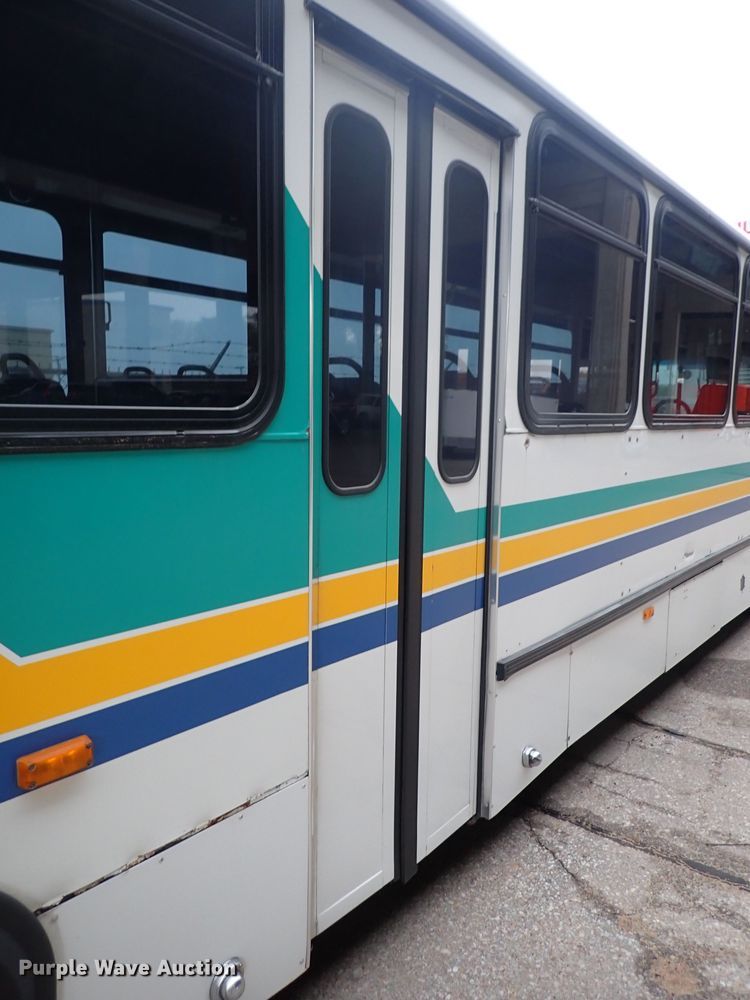 image for item DJ5627 2006 Gillig Phantom C29D096N4  transit bus