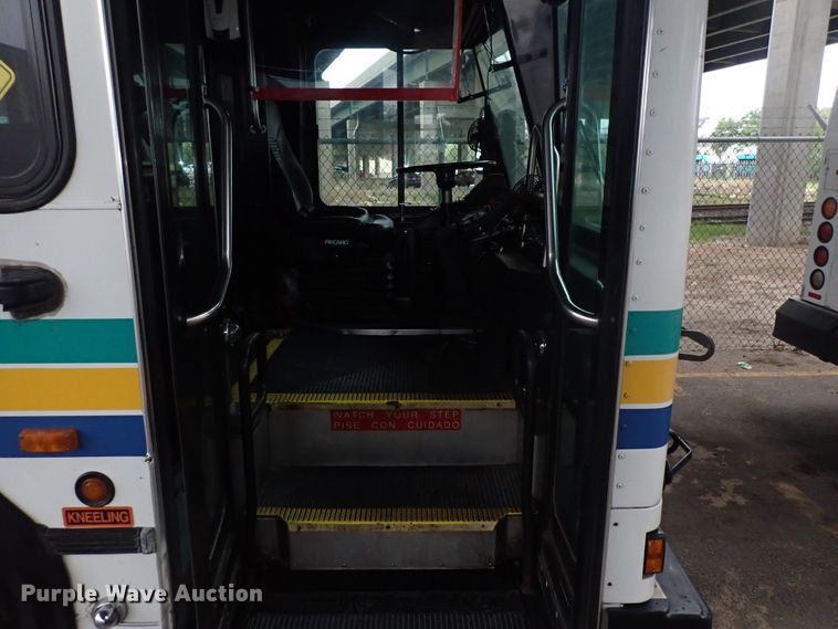 image for item DJ5630 2006 Gillig Phantom C29D096N4  transit bus