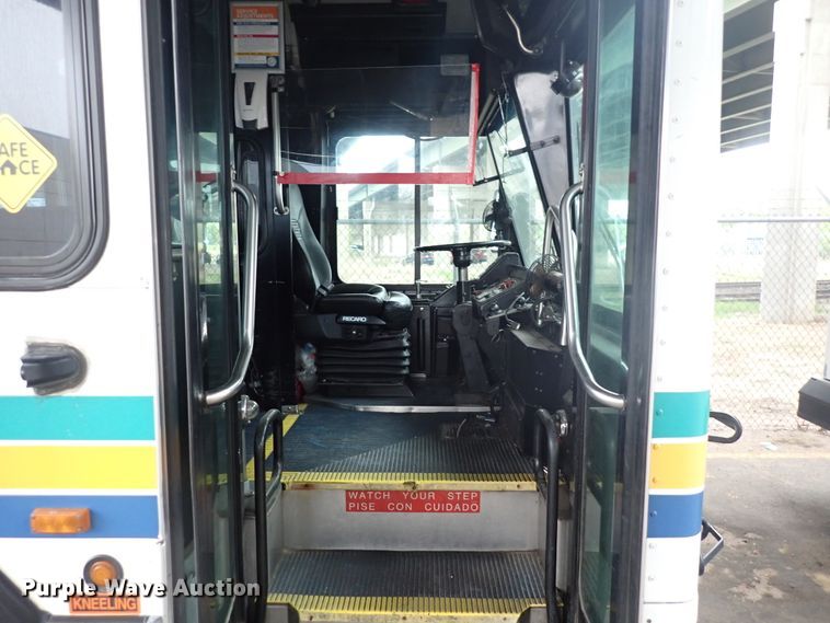 image for item DJ5630 2006 Gillig Phantom C29D096N4  transit bus