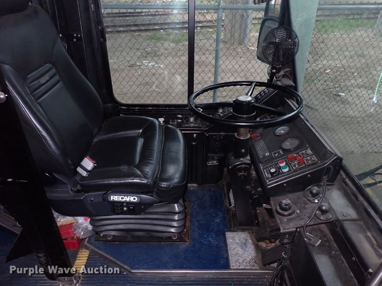 image for item DJ5630 2006 Gillig Phantom C29D096N4  transit bus