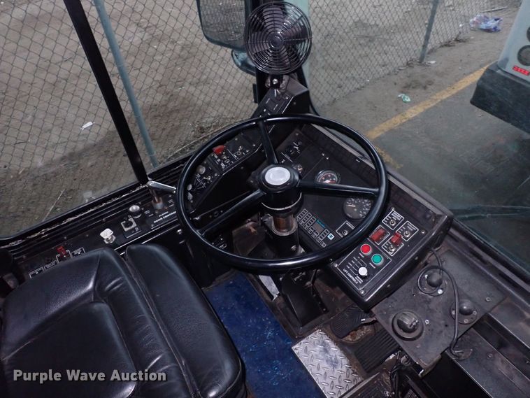 image for item DJ5630 2006 Gillig Phantom C29D096N4  transit bus