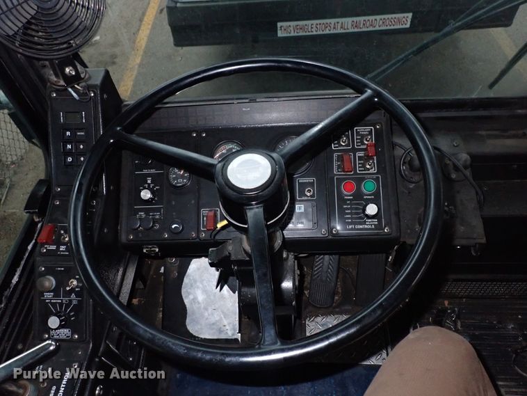 image for item DJ5630 2006 Gillig Phantom C29D096N4  transit bus