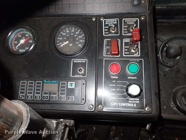 image for item DJ5630 2006 Gillig Phantom C29D096N4  transit bus