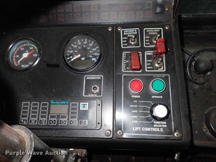 image for item DJ5630 2006 Gillig Phantom C29D096N4  transit bus