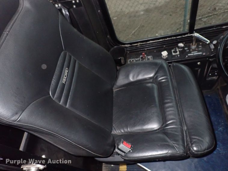 image for item DJ5630 2006 Gillig Phantom C29D096N4  transit bus