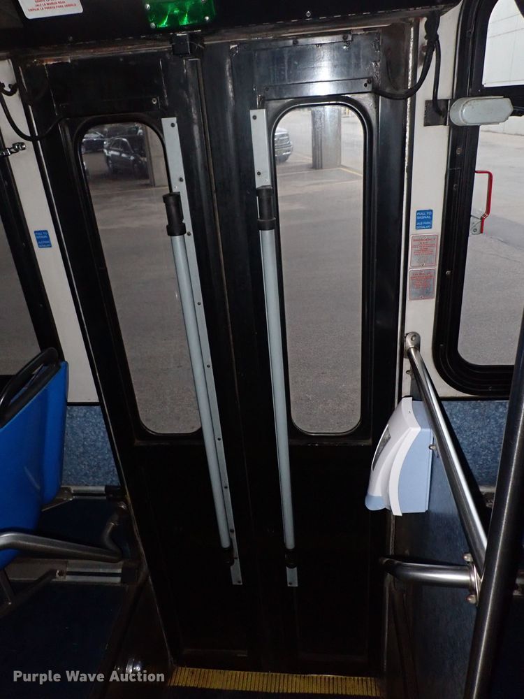 image for item DJ5630 2006 Gillig Phantom C29D096N4  transit bus