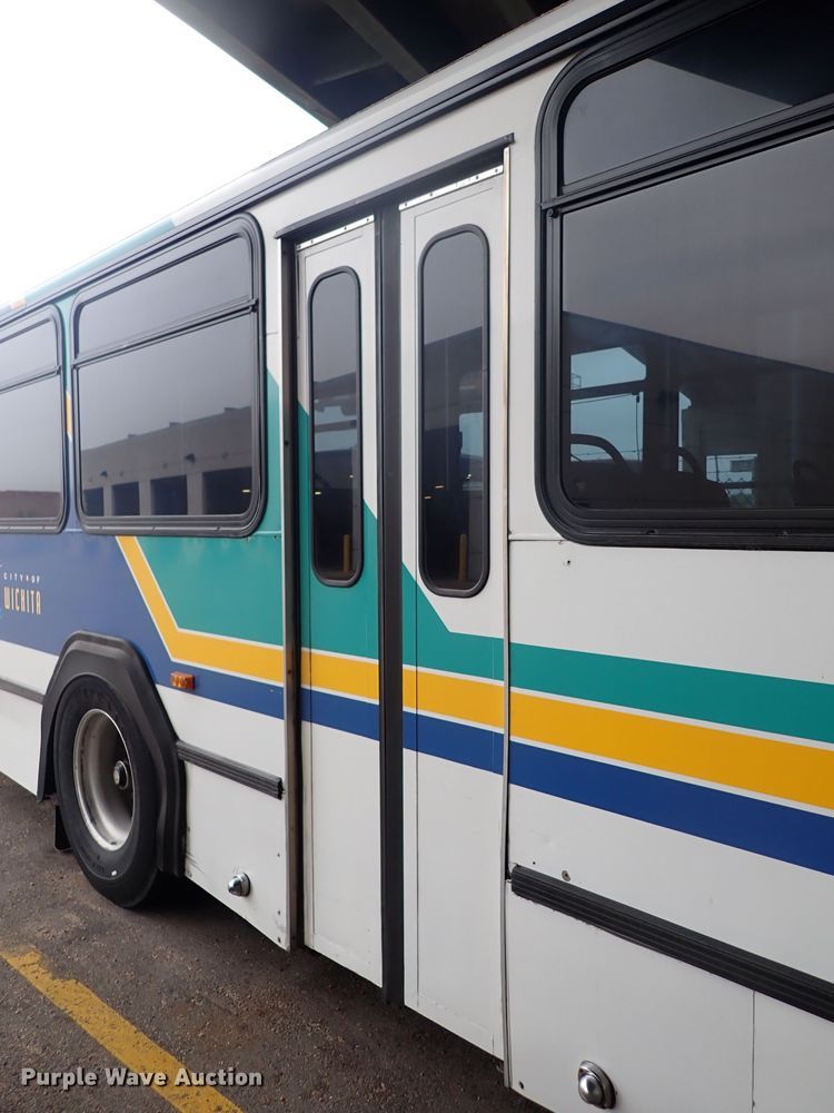 image for item DJ5630 2006 Gillig Phantom C29D096N4  transit bus