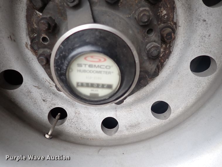 image for item DJ5630 2006 Gillig Phantom C29D096N4  transit bus