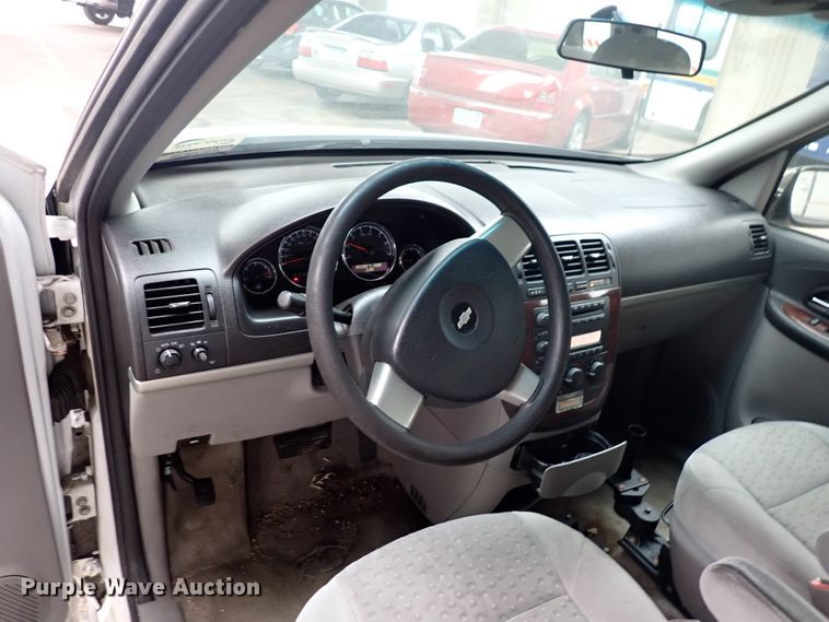 image for item DJ5633 2005 Chevrolet Uplander  van