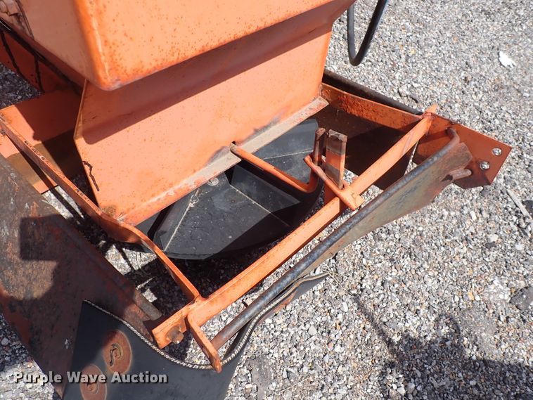 image for item DJ5683 Henderson spreader