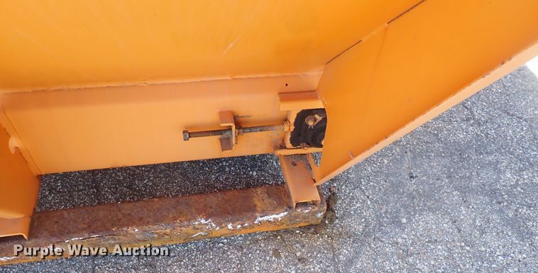 image for item DJ5689 Henderson spreader