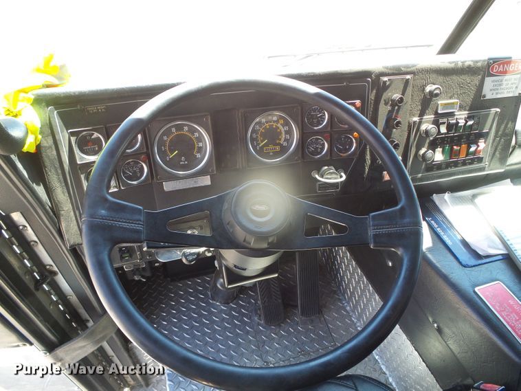 image for item DI5589 1997 Pierce  rescue vehicle