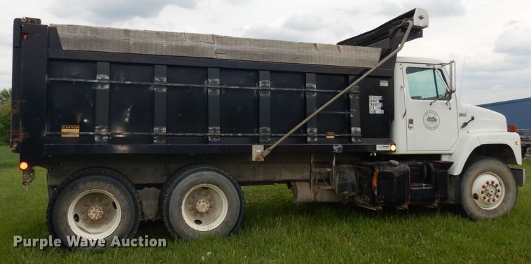 image for item DI6610 1988 International F2375  dump truck