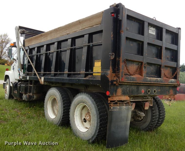 image for item DI6610 1988 International F2375  dump truck