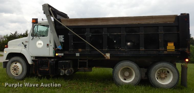 image for item DI6610 1988 International F2375  dump truck