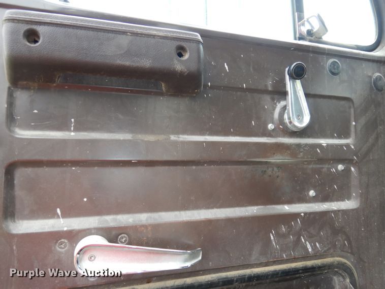 image for item DI6610 1988 International F2375  dump truck