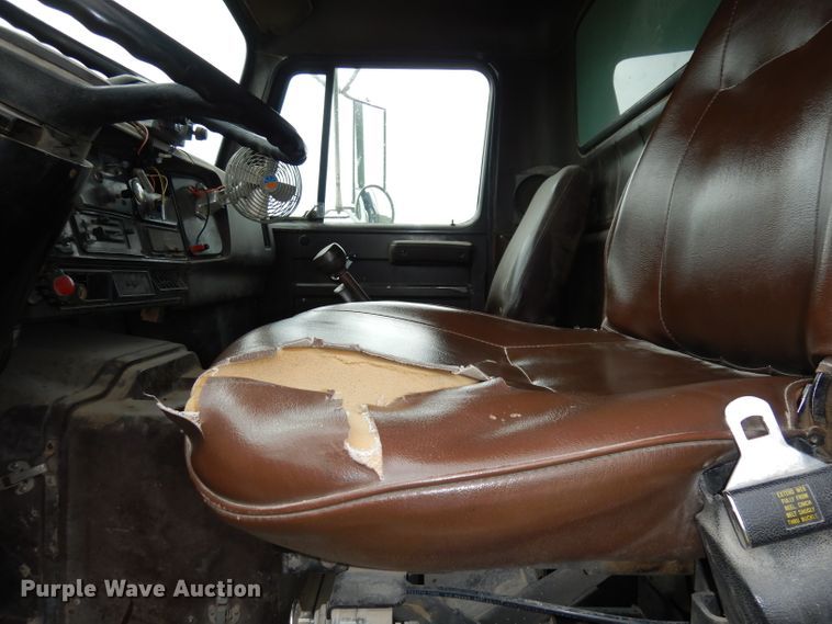 image for item DI6610 1988 International F2375  dump truck