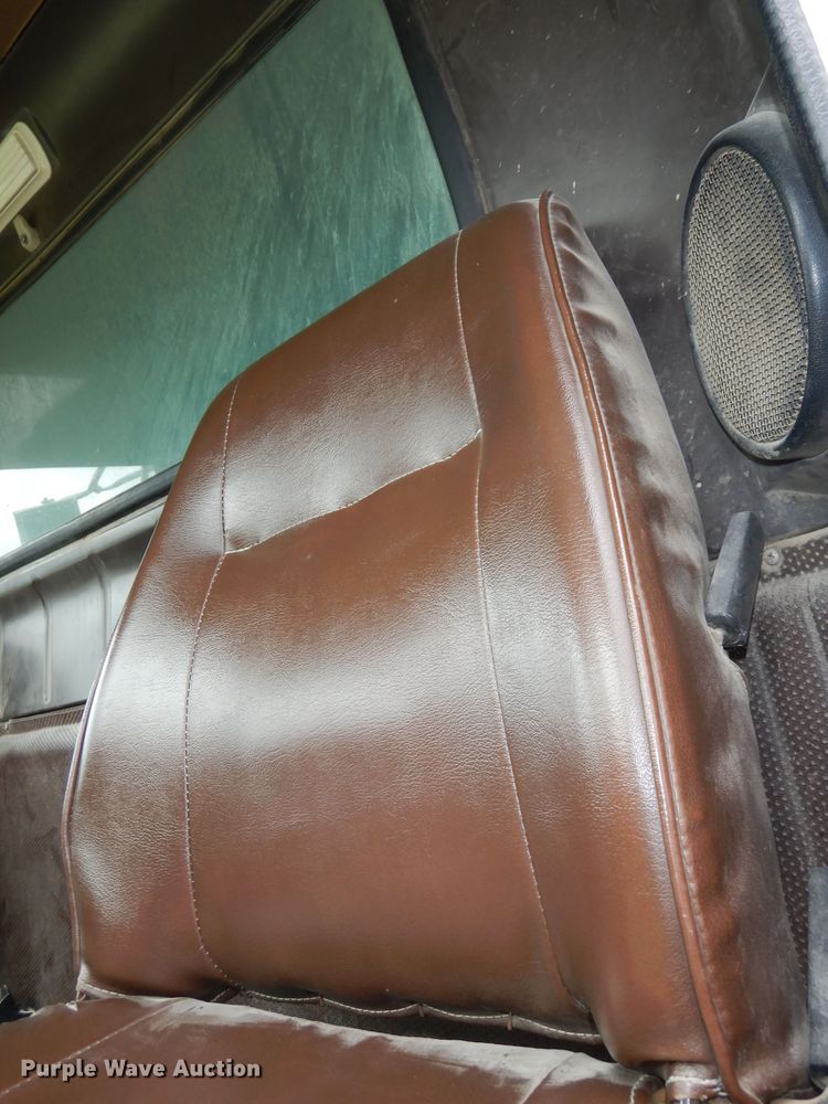 image for item DI6610 1988 International F2375  dump truck