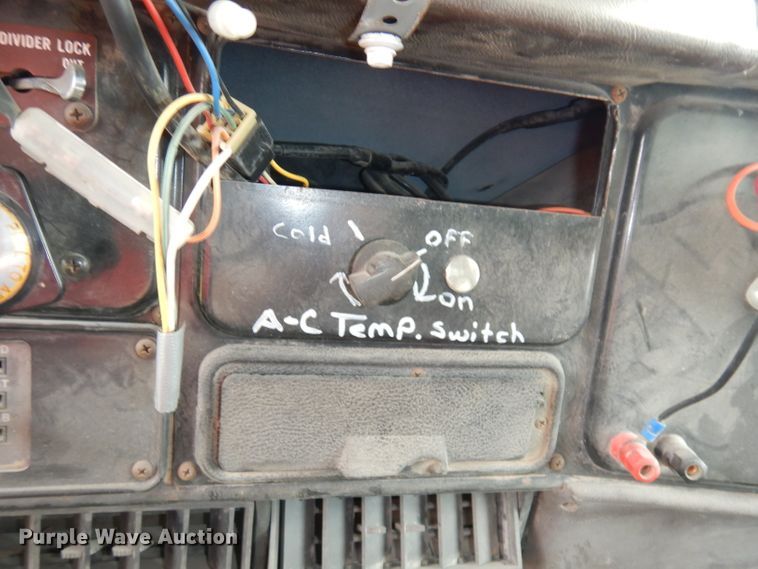 image for item DI6610 1988 International F2375  dump truck