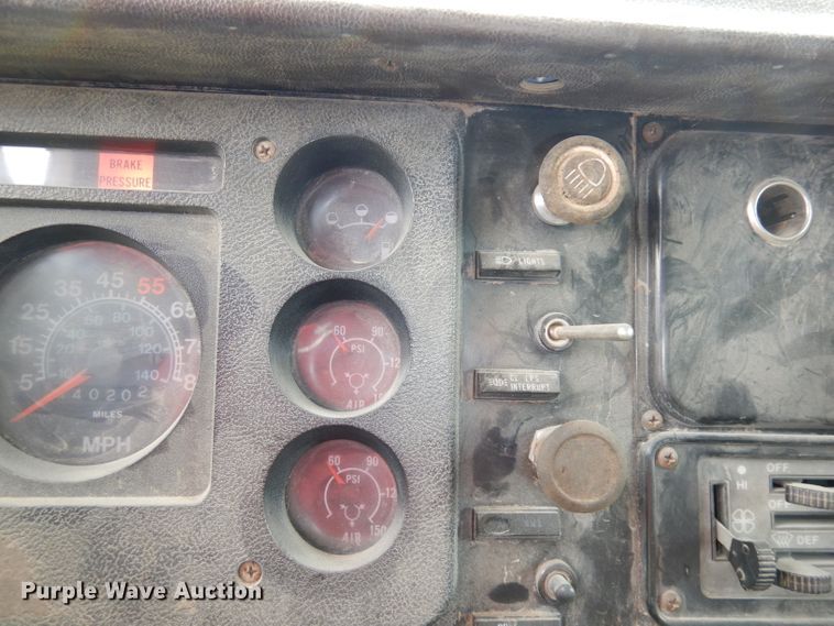 image for item DI6610 1988 International F2375  dump truck