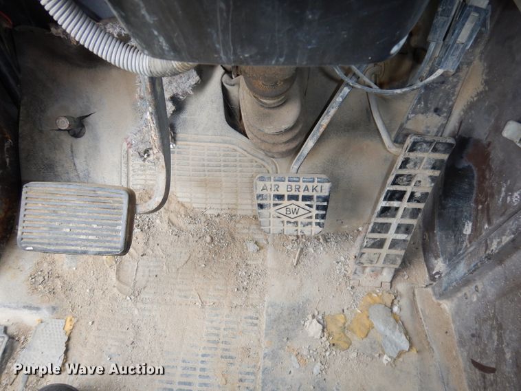 image for item DI6610 1988 International F2375  dump truck