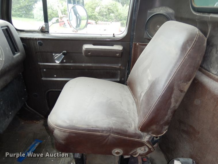 image for item DI6610 1988 International F2375  dump truck