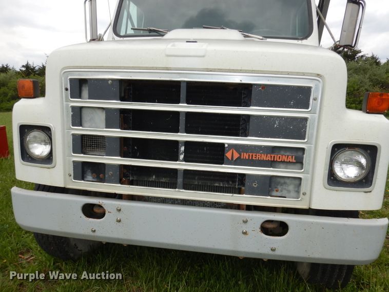 image for item DI6610 1988 International F2375  dump truck