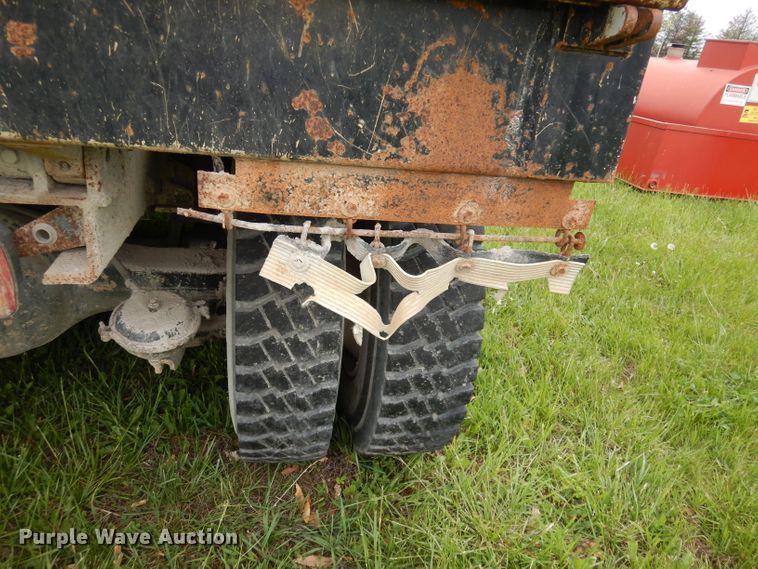 image for item DI6610 1988 International F2375  dump truck