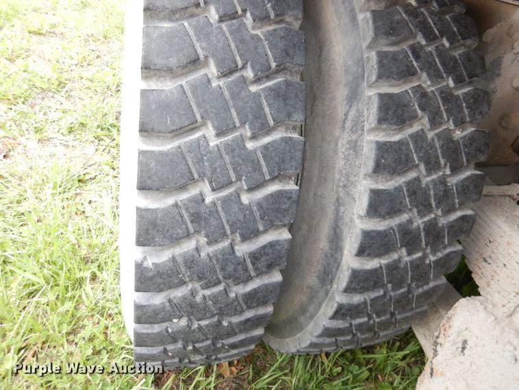 image for item DI6610 1988 International F2375  dump truck