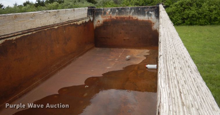 image for item DI6610 1988 International F2375  dump truck