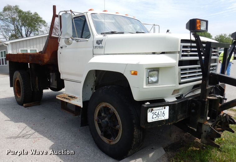 image for item DI6619 1992 Ford F700  dump flatbed truck