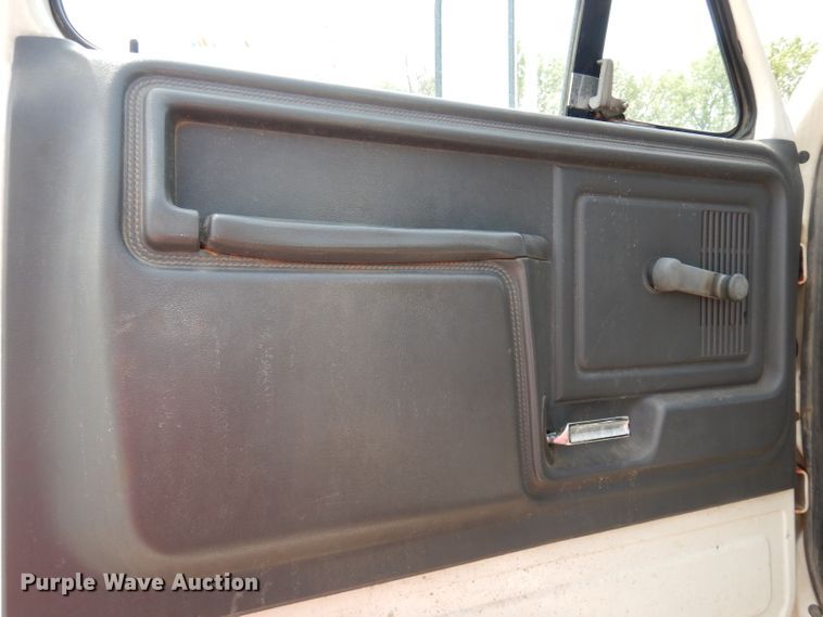 image for item DI6619 1992 Ford F700  dump flatbed truck