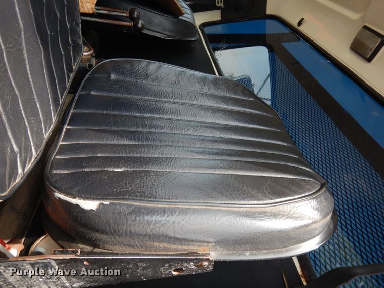 image for item DI6619 1992 Ford F700  dump flatbed truck