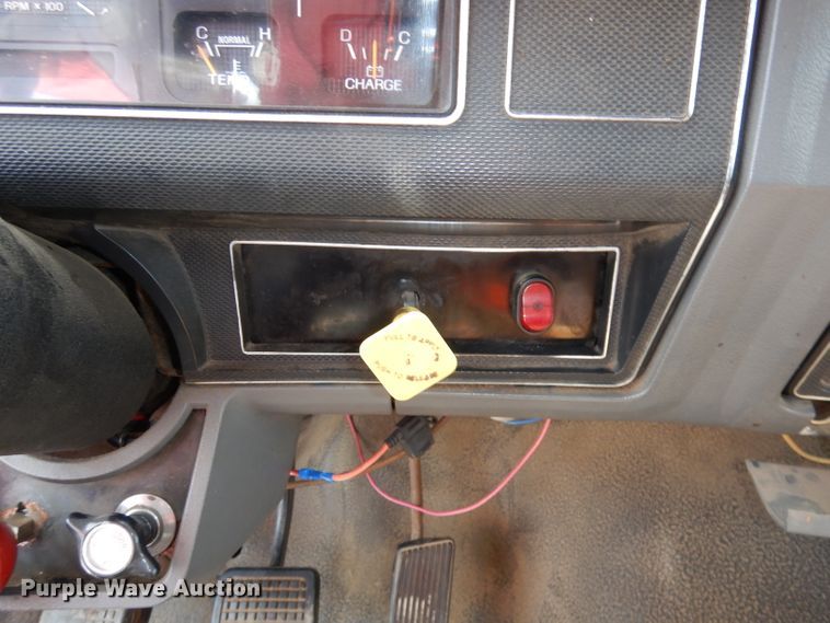 image for item DI6619 1992 Ford F700  dump flatbed truck