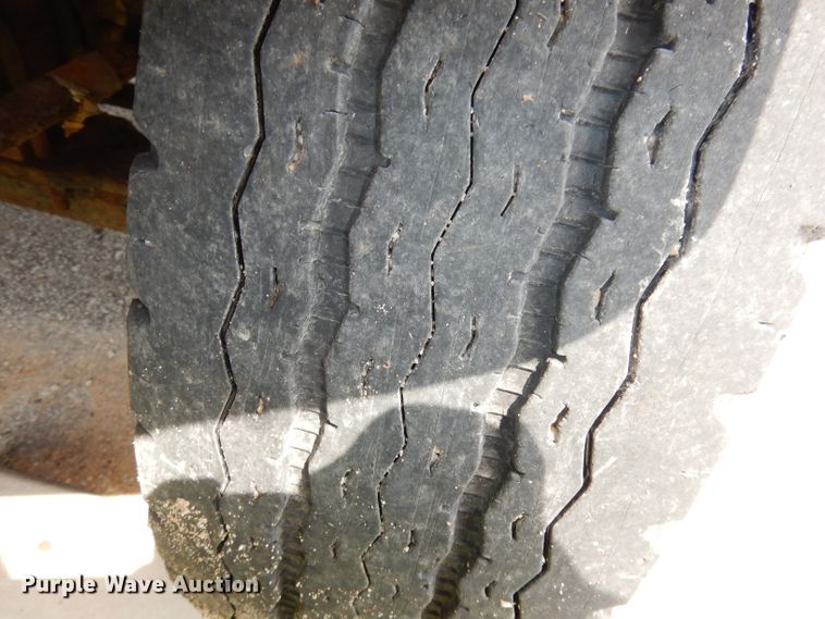 image for item DI6619 1992 Ford F700  dump flatbed truck