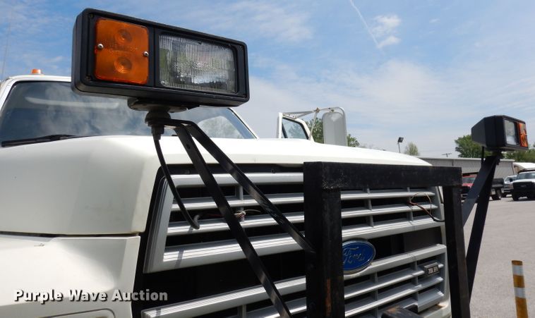image for item DI6619 1992 Ford F700  dump flatbed truck
