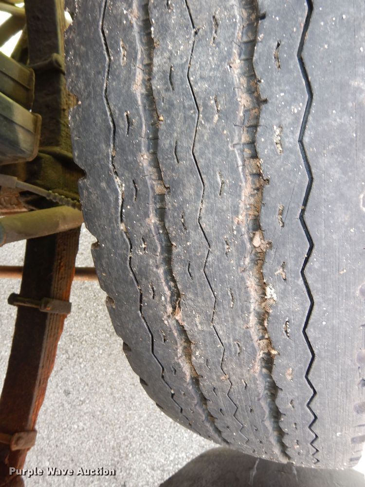 image for item DI6619 1992 Ford F700  dump flatbed truck