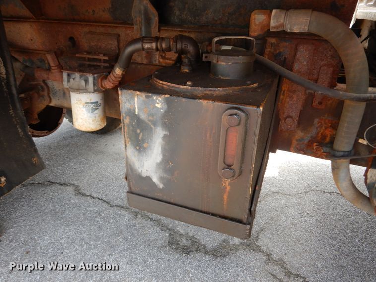 image for item DI6619 1992 Ford F700  dump flatbed truck