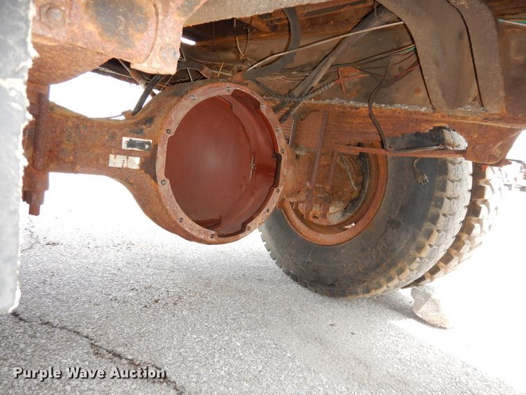 image for item DI6619 1992 Ford F700  dump flatbed truck