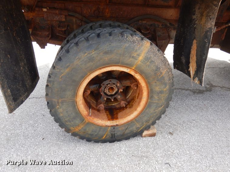 image for item DI6619 1992 Ford F700  dump flatbed truck