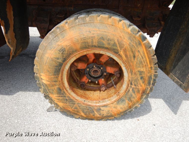 image for item DI6619 1992 Ford F700  dump flatbed truck