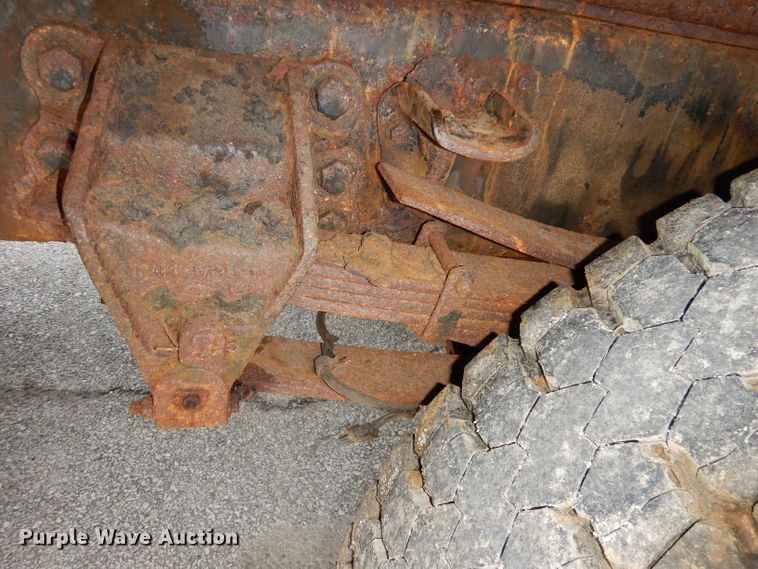 image for item DI6619 1992 Ford F700  dump flatbed truck