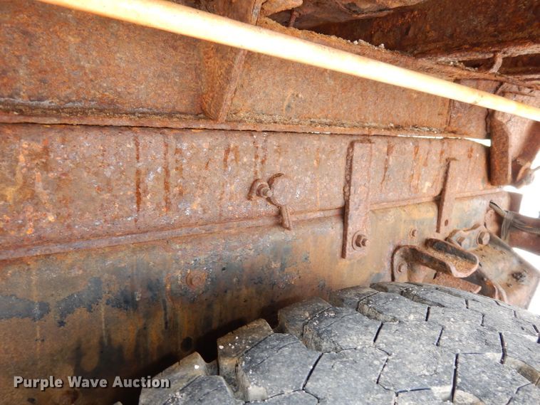 image for item DI6619 1992 Ford F700  dump flatbed truck