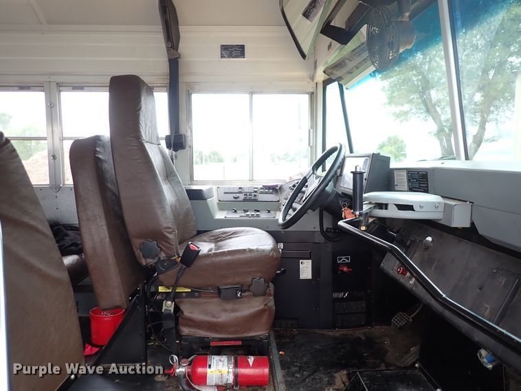 image for item DJ5728 2002 Chevrolet Bluebird  school bus