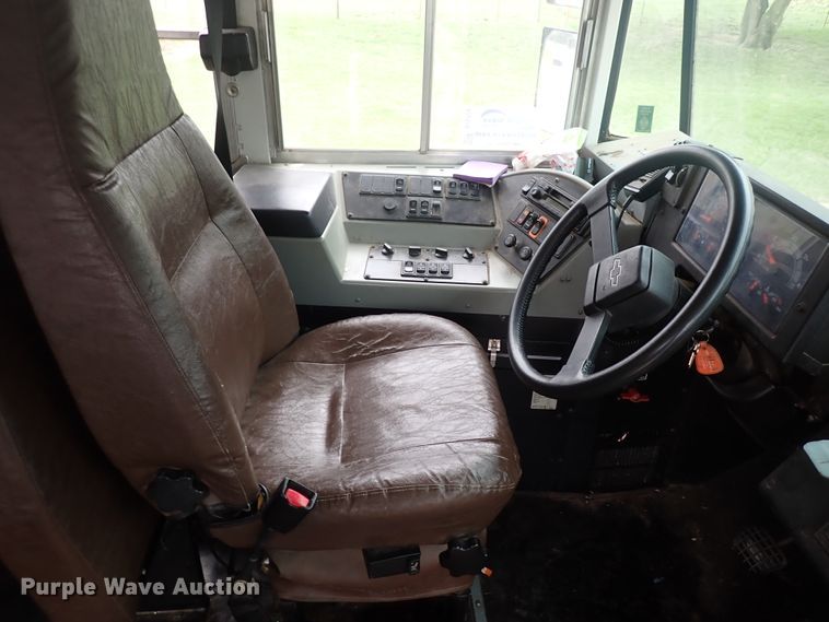 image for item DJ5728 2002 Chevrolet Bluebird  school bus