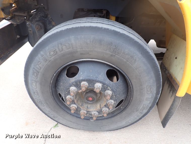 image for item DJ5728 2002 Chevrolet Bluebird  school bus